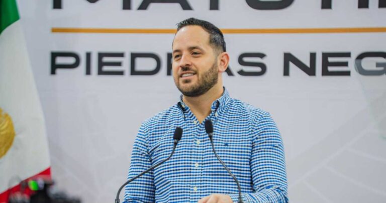 Alcalde de Piedras Negras Jacobo Rodríguez en conferencia matutina.