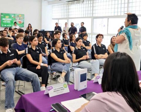 Presentación de libroi del IEC en la FILC 2026.