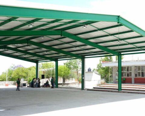 Techumbre en primaria de Saltillo.