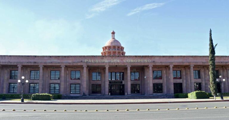 Exterior del Congreso de Coahuila.