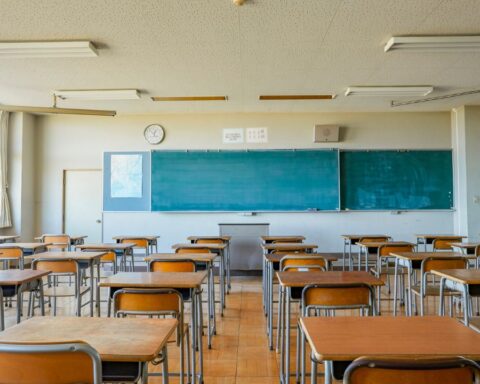 retos virales escuelas