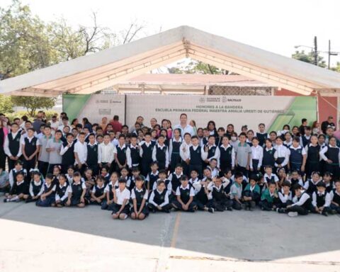 Alumnos de una primaria en Saltillo.