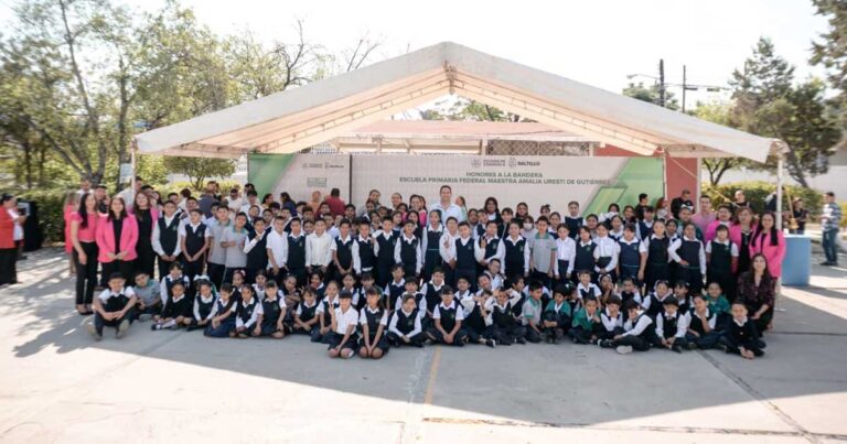 Alumnos de una primaria en Saltillo.