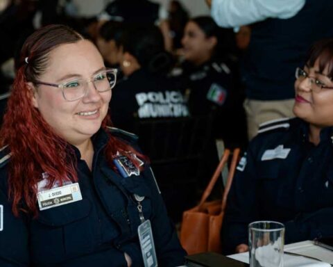 Mujeres policías de Saltillo en una comida.