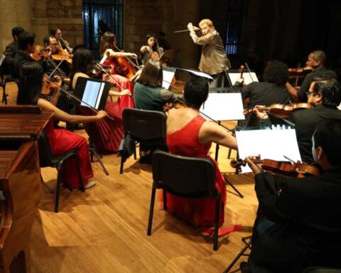 Orquesta Metropolitana de Saltillo durante un concierto dirigido por Natalia Riazanova.