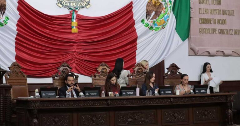 Diputados en la Mesa Directivo del Congreso de Coahuila.