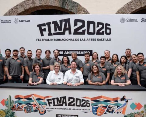 Conferencia de prensa con funcionarios para presentar el FINA 2026 en Saltillo.
