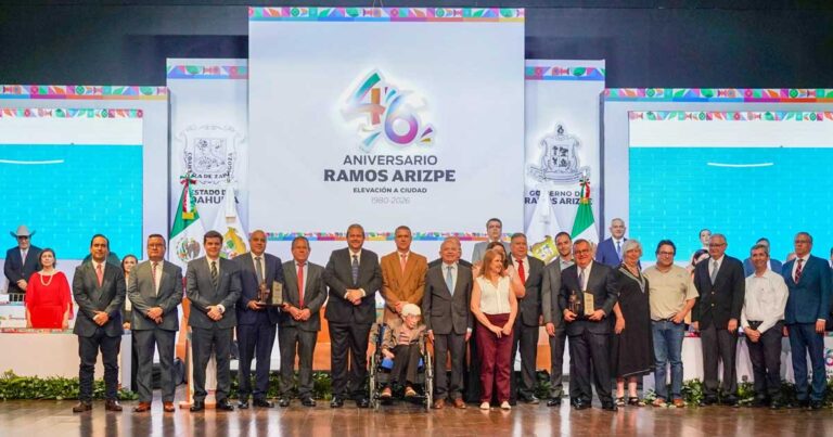 Personajes reconocidos durante ceremonia en Ramos Arizpe.