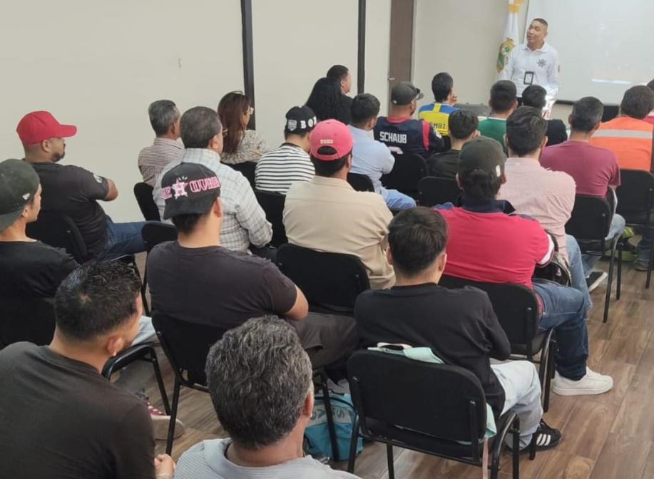 Motociclistas de Torreón durante capacitación.