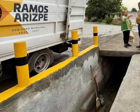 Trabajos de desazolve en Ramos Arizpe.
