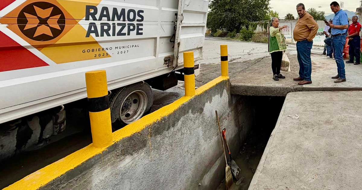 Trabajos de desazolve en Ramos Arizpe.