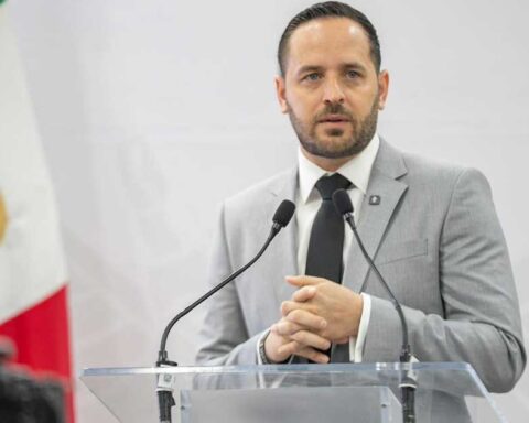 Alcalde de Piedras Negras Jacobo Rodríguez en conferencia de prensa.