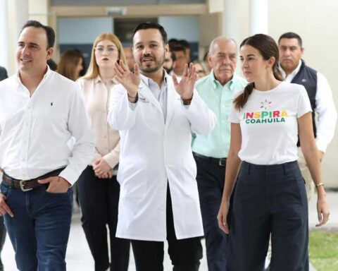 Recorrido del gobernador por el CESAME Sureste.