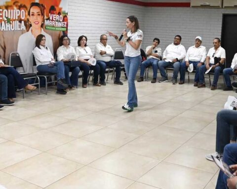 Verónica Martínez en encuentro con jubilados.