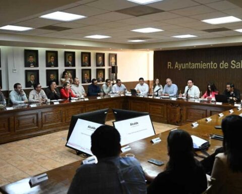 Integrantes del Ayuntamiento de Saltillo durante una sesión.