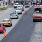 Rehabilitación del pavimento en una calle de Saltillo.