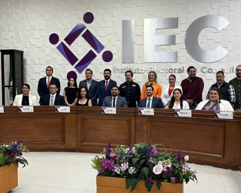 Integrantes del IEC en sesión permanente por elecciones en Coahuila.