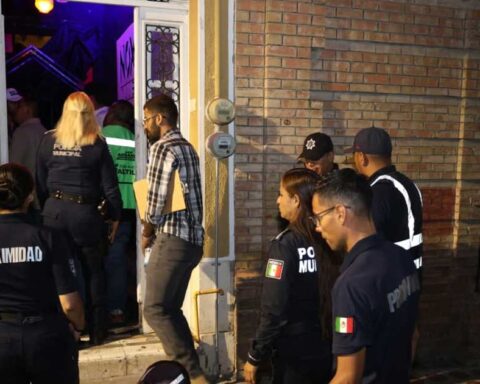 Corporaciones en un operativo a bares y restaurantes en el Centro Histórico de Saltillo.