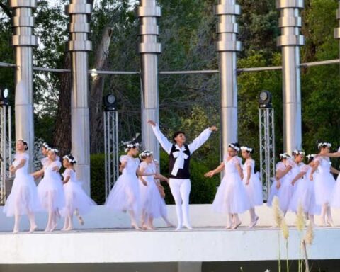 Bailarines en el FINA