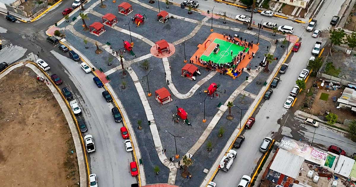 Vista aérea de plaza rehabilitada en Ramos Arizpe.