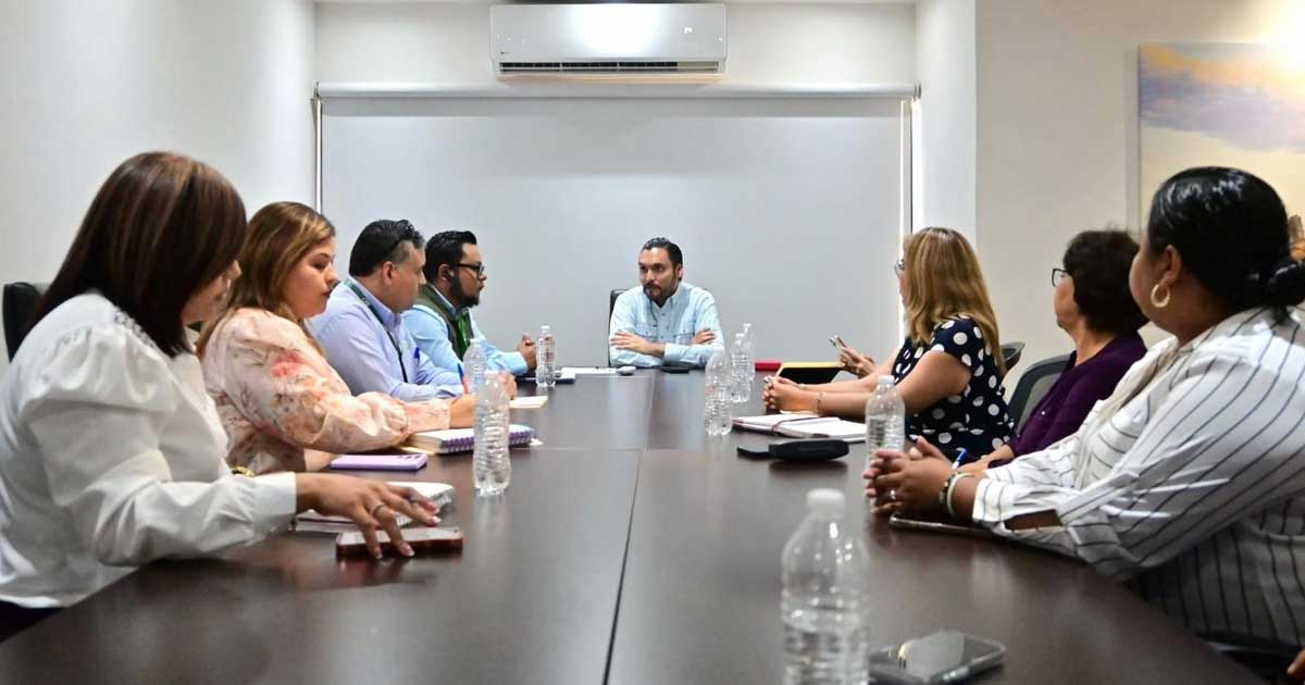Reunión del alcalde de Monclova Carlos Villarreal con personal de CFE y SIMAS.