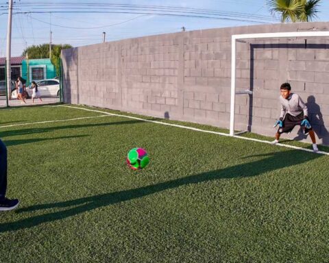 Cancha rehabilitada en Ramos Arizpe.