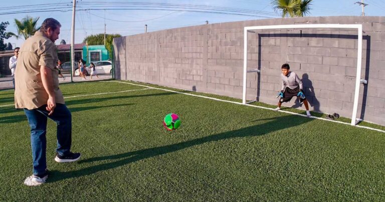 Cancha rehabilitada en Ramos Arizpe.