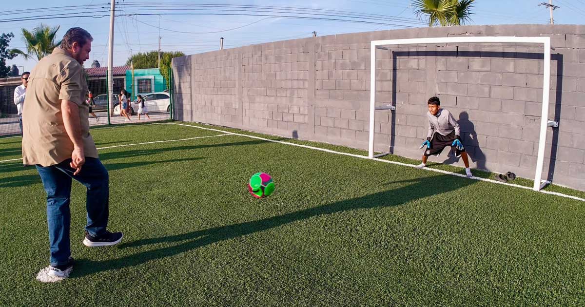 Cancha rehabilitada en Ramos Arizpe.