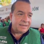 Héctor Estrada Baca, director de Desarrollo Social en Torreón, dando declaraciones a medios.