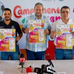 Funcionarios presentando el campamento de verano en Ramos Arizpe.