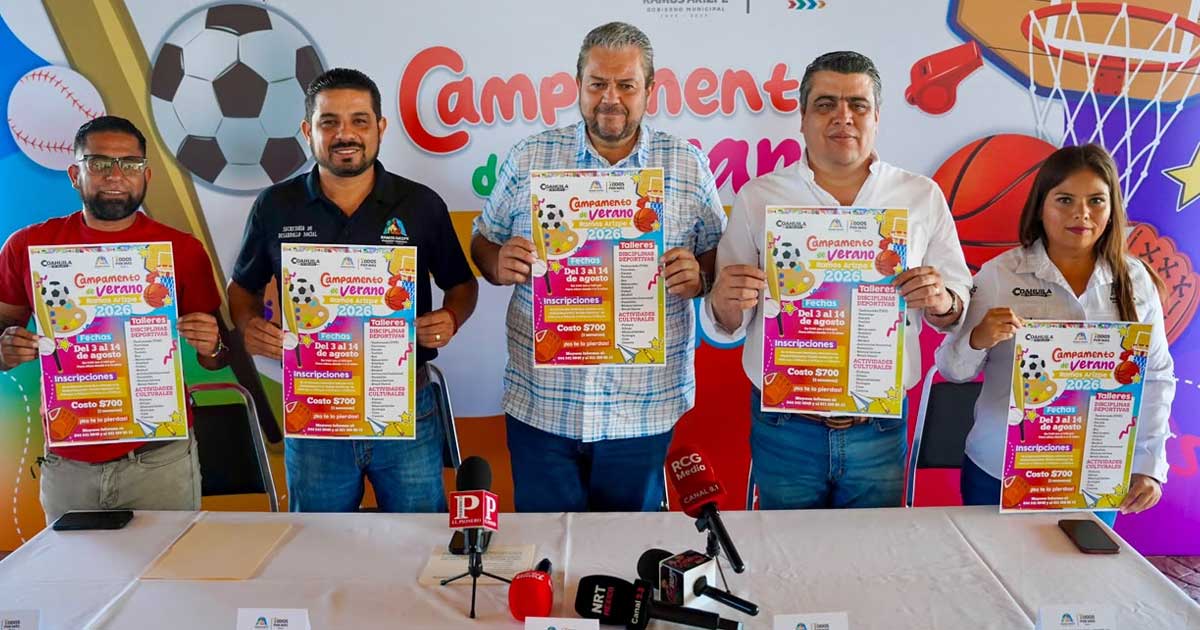 Funcionarios presentando el campamento de verano en Ramos Arizpe.