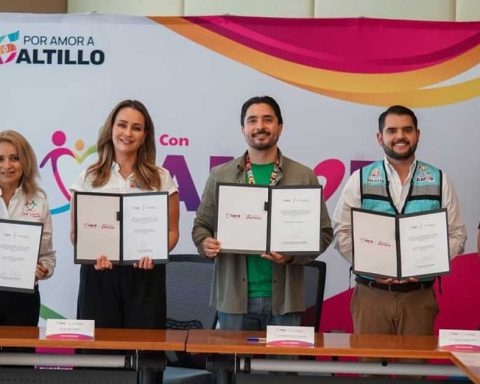 Convenio entre funcionarios del DIF Saltillo.