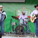 Presentación de grupo en el FINA.