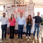 Funcionarios dando el banderazo de arranque de obra en Saltillo.