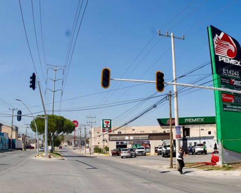 Semáforos recién instalados en Ramos Arizpe.