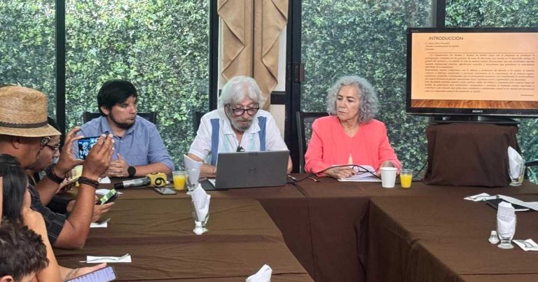 Rueda de prensa de organizaciones vecinales de Saltillo.