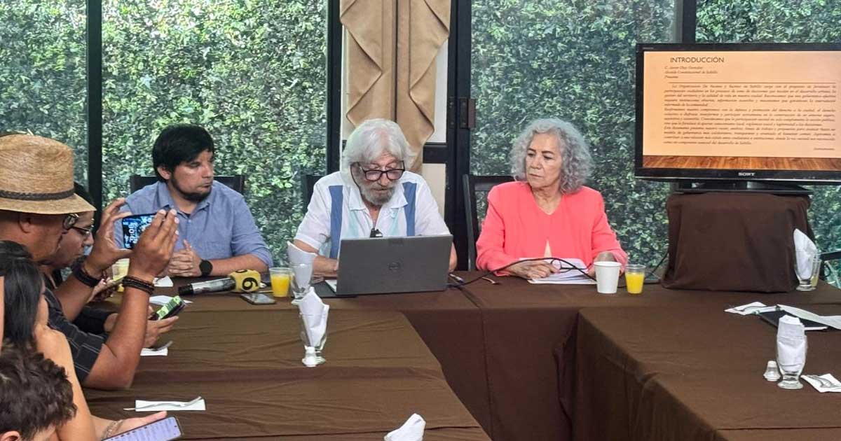 Rueda de prensa de organizaciones vecinales de Saltillo.