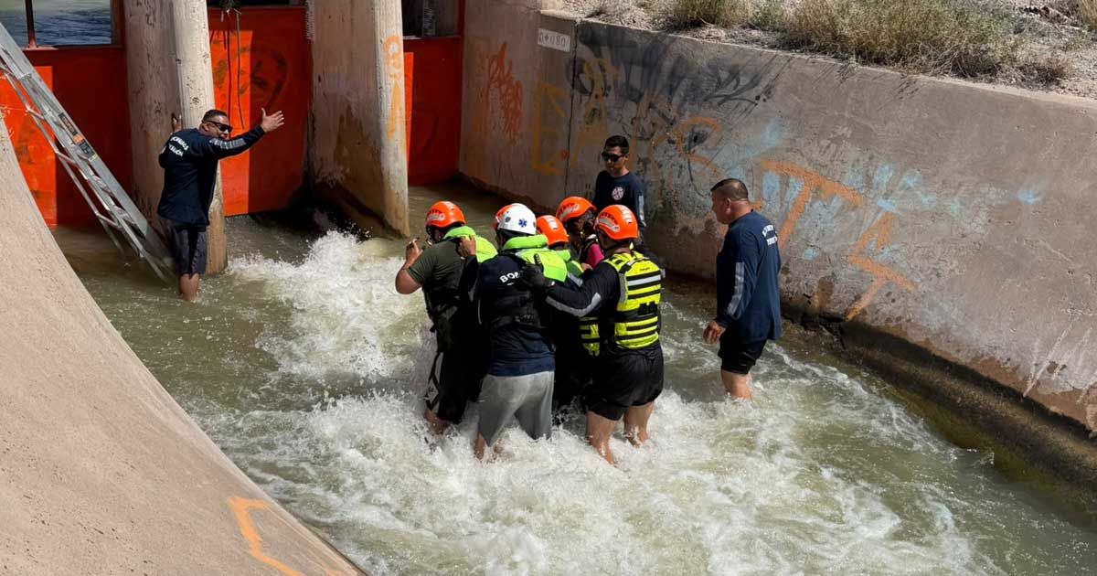 Bomberos en capacitación.