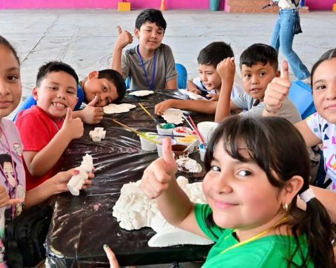 Niñas y niños en el curso de verano en Monclova.