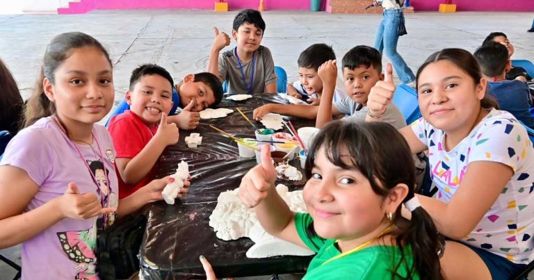 Niñas y niños en el curso de verano en Monclova.