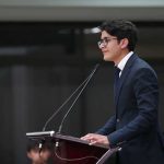 Joven de Atizapan en un concurso de oratoria.