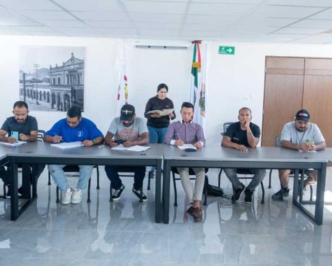 Personas en el Centro de Justicia Municipal de Torreón.
