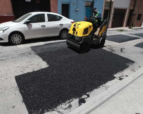 Trabajador en calles de Saltillo.