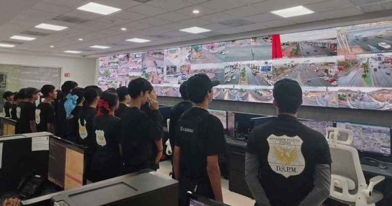 Elementos del Escuadrón Policial Juvenil.