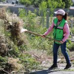 Trabajadora realizando limpieza en Saltillo.