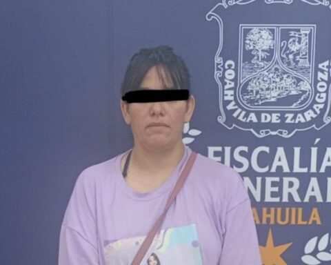 mujer acusada de violencia